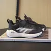 Zapatos Deportivos Infantiles 2026 Verano Nuevo Estilo Transpirables de Malla Simple para Niños y Niñas, Ligeros Antideslizantes de Velcro para Correr