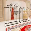 Estante Sencillo Estante para Vestidos de Novia Venta Directa Antigua Han Dinastía Nuevo Estante de Exhibición de Ropa China Estante de Exhibición Xiuhe Pórtico