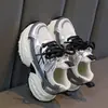 Sapatos para meninas, coleção nova primavera/outono 2026, tênis esportivos infantis, com sola macia, para meninas e crianças maiores, tênis de corrida leves, antiderrapante