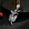 Nova Broche de Flores Balançantes Borboleta Concha Rainha da Primavera Corsage Acessórios Elegantes Broche de Flor Joia