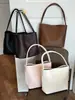 Bolsa de ombro retrô minimalista, bolsa casual de design nichado, novo estilo de verão 2026, bolsa única feminina de ombro
