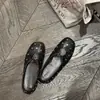 Sapatos Mary Jane planos estilo retrô novo com bico redondo, rebites desgastados e laço, design vazado, sola macia respirável, sapatilhas para mulheres