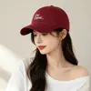 Gorra de Béisbol Nueva de Circunferencia de Cabeza Grande 2026 para Mujer, Sombrero de Sol Suave con Bordado de Letras Retro, Protección Solar para Exteriores, Moderno y que Afina el Rostro