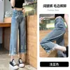 Jeans de mujer de primavera y verano nuevos de tiro alto talla grande adelgazantes versátiles de nueve puntos de pierna ancha con detalles de flecos y rotos