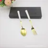 Juego de vajilla de acero inoxidable con mango de cerámica, chapado en oro, cuchara y tenedor, dos piezas, venta directa de fábrica