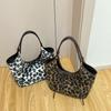 Bolso Tote Vintage Leopardo para Axila para Mujer 2025 Nuevo Lana Gran Capacidad Estudiante Clase Desplazamiento Bolso de Hombro de Mano