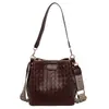 Elegante bolso de patrón tejido para mujer, nuevo bolso de hombro para ir al trabajo, bolso cruzado tipo cubo versátil de correa ancha vintage