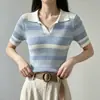 Camiseta de malha feminina com gola polo listrada azul francês, ombros normais, mangas curtas, top fino de base para o verão, decote V