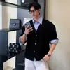 Cárdigan de Punto Cosido Falso de Dos Piezas Miu para Hombre Invierno Estilo Coreano Ropa de Trabajo de Alta Gama Suéter Casual Camisa Chaqueta