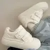 2026 Novos Tênis Brancos de Renda com Velcro para Mulheres Sola Grossa Aumentadores de Altura Emagrecedores Fofos Desenho Animado Casuais Tênis de Skate Verão