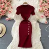 2026 Elegante Socialité Estilo Hong Kong Retro Cuello Redondo Abotonado Ajustado Tejido Elástico Abertura Bodycon Vestido de Seda de Hielo