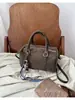 Bolsa de almofada de camurça transfronteiriça, moderna, para mulheres, novo design retrô e único, bolsa tote estilo Boston, bolsa de ombro e bolsa transversal