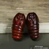 Ornamento de Crisálida de Bicho-da-Seda Esculpido à Mão em Sândalo Roxo, com Cauda Giratória em Todas as Direções, Trazendo Riqueza de Todas as Direções, Item Colecionável de Alta Qualidade para Homens e Mulheres