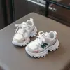 Zapatillas Deportivas para Niños 2026 Primavera y Otoño Nueva Versión Coreana Diseño de Malla Transpirable para Niños Zapatos Casuales Tipo Papá para Niñas