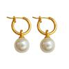 Pendientes de perlas estilo Hepburn francés retro bañados en oro y cobre para mujer, con hebilla de dos orejas, elegantes y ligeros, de lujo, 1696