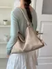 Bolso vintage de gran capacidad para mujer, nuevo bolso versátil de hombro y bandolera para el verano de 2026, bolsa de mano para el trabajo de comercio exterior transfronterizo