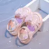 Sandalias de punta abierta para niña 2025 verano nuevo suela blanda zapatos de princesa dulce niña playa zapatos de bebé zapatos de cristal