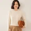 Nova coleção outono/inverno 2026: suéter feminino de cashmere grosso com gola redonda e trança, base de malha de cor sólida, suéter de caimento solto e afina a silhueta