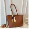 Bolsa Tote para Mulheres 2026 Moda Tendência Bolsa de Mão Simples com Decoração de Lenço de Seda Bolsa de Ombro Bolsa de Braço Bolsa Elegante Feminina
