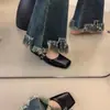 Sapatos de Couro de Bico Quadrado de Nicho para Mulheres 2025 Verão Novo Estilo Sapatos Solteiros com Boca Rasa Couro Macio Sola Macia Sapatos de Vovó