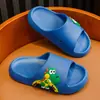 Pantuflas infantiles para niños y niñas, verano, ropa de casa, baño, antideslizantes, desodorantes, suela suave, sandalias de dinosaurio para niños, venta al por mayor