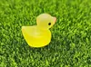 Pato Luminoso Mini Cruzando la Frontera, Figura de Animal Realista, Juguete de Patito Brillante para Micro-Paisajismo, Decoración de Pegamento Crema