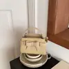 Bolsa quadrada pequena da moda 2026 bolsa transversal retrô de nicho bolsa de ombro versátil e estilosa para o dia a dia novo estilo