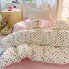 Juego de ropa de cama de cuatro piezas de algodón lavado, estilo nórdico simple con bordes festoneados, funda de edredón y sábana bajera, juego de tres piezas para dormitorios de estudiantes, adecuado para todas las estaciones