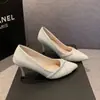 Zapatos de Tacón Alto para Mujer 2026 Verano Nuevo Estilo Sexy Stiletto Punta Fina Pedrería Boca Baja Zapatos de Trabajo Versátiles Planos de Celebridad de Internet