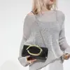 Bolsa de Embreagem de Nicho Transfronteiriça para Noite, Pequena Bolsa Quadrada Caixa, Bolsa Transversal de Ombro com Corrente de Metal Retrô Europeia e Americana para Mulheres