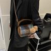 Bolso de lana a cuadros de estilo coreano para mujer, nuevo bolso de almohada portátil de moda de otoño e invierno 2023, bolso de mensajero versátil de alta calidad