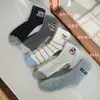 Meias infantis, coleção outono e inverno, meias de cano médio para meninos, com estampas de ursinhos de desenho animado, feitas de algodão puro, cores escuras, resistentes a manchas e odores, adequadas para meninas e estudantes, e ideais para esportes