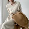 Nuevo Vestido Suéter Largo Blanco de Otoño Temprano 2025 para Mujer, Corte Holgado, Adecuado para Combinar con Abrigos, Vestido Base de Punto con Cuello en V