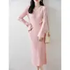 Vestido de Punto Nuevo Otoño/Invierno 2026 de Lana Pura con Cuello en V y Mangas Largas Acampanadas, Vestido de Canalé Ajustado de Longitud Media