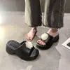 Sandalias de Playa de Moda Famosas en Internet 2026 Verano Exterior Suela Gruesa Que Aumentan la Altura de Moda Florales Elegantes Chanclas para Mujer