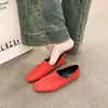 Mocassins baixos de camurça para uso externo, bico quadrado francês, sapatos de estilo "old money" de nicho, novo modelo do outono de 2026, versátil para combinar com saias