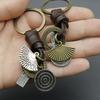 Llavero creativo aleación bronce abanico retro tejido cuero vacuno llavero 156