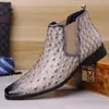 Botines elásticos estilo Chelsea para hombre con estampado de avestruz en relieve, transfronterizos, de fábrica, de vestir, tacón bajo, amplio stock en almacén, pedidos pequeños rápidos