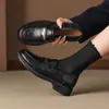 Mocassins confortáveis de sola grossa para mulheres, nova moda outono 2026 estilo britânico versátil sapatos sem cadarço com saltos grossos, sapatos pequenos de couro