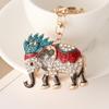 Llavero con diseño de elefante exquisito con incrustaciones de diamantes, creativo del sudeste asiático, cadena, bolso, accesorios, colgante de metal, pequeño regalo.