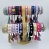 Venda Direta do Fabricante Pulseira de Letra Coração Bordada Personalizada Pulseira de Pulso Colorida Trançada com Borla