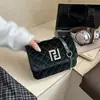 2026 Nueva Moda Color Sólido Terciopelo Bordado Retro Tendencia Casual Cadena Moda Un Solo Hombro Cruzado Pequeño Cuadrado Bolso para Mujer