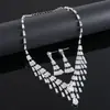 Pendientes y Collares Europeos y Americanos Super Brillantes Incrustados de Diamantes, Lujosa Cadena para Clavícula Estilo Palacio, Exquisito y Versátil Conjunto de Joyería de Alta Gama para Mujeres