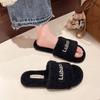 Chinelos Peludos para Mulheres com Solado Grosso 2025 Primavera e Verão Novos Influenciadores Digitais Sapatos Peludos Moda Europeia Chinelos de Pelúcia para Casa