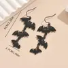 Pendientes de Tres Murciélagos Negros Estilo Punk Gótico Europeo y Americano Transfronterizos Geniales Modernos Exagerados Elegantes Ganchos para Orejas de Halloween