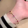 Pulsera de Encaje Estilo Vintage con Circonita Roja 2026 para Mujer, Sensación Retro Única de Alta Gama, Tachonada de Diamantes, Pulsera Elegante y Versátil