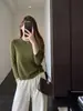 Una opción popular: esta camiseta holgada de manga larga es perfecta para llevar sola o como prenda de capas, y tiene un efecto adelgazante. Es un nuevo estilo para la temporada otoño/invierno 2026