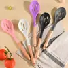 Atacado do Fabricante Colher de Sopa de Silicone Antiaderente Utensílios de Cozinha Especiais Resistentes a Altas Temperaturas Grau Alimentício Colher de Sopa Doméstica com Cabo de Madeira