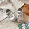 Zapatos de Princesa para Niñas 2026 Primavera/Otoño Plateados Elegantes Zapatos de Cuero para Niños Mocasines de Suela Suave Zapatos Individuales Antideslizantes Zapatos de Rendimiento