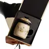 Caneca Cerâmica Vermelha Flint Azul e Branca Separação de Chá Xícara com Infusor de Chá Copo de Água com Tampa Grande Capacidade Copo de Escritório Embalagem em Caixa de Presente